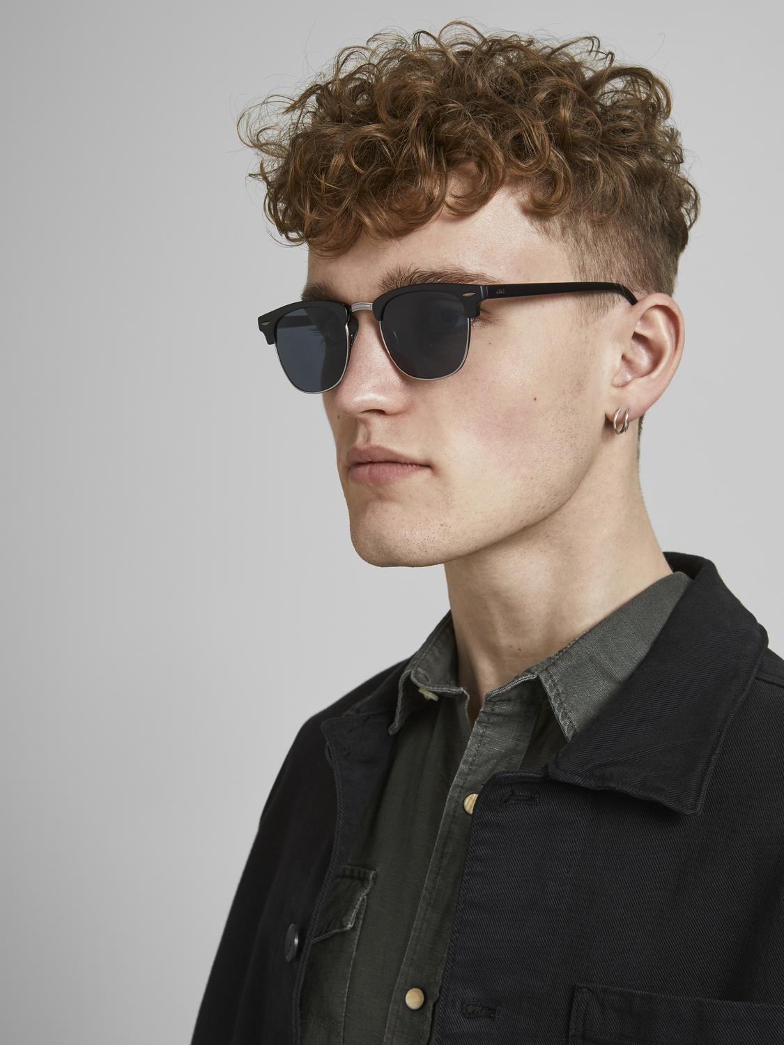 model_shot-front